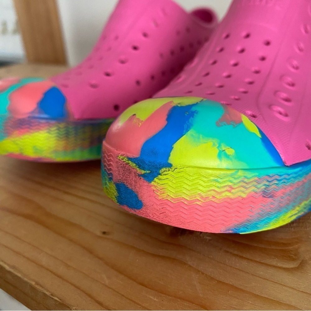 Native Shock Pink Marbled Jefferson Waterproof Shoes 3 - Picture 9 of 13